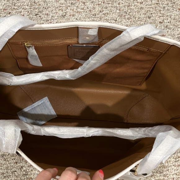 Coach City Tote With Lipstick Print C3246 - Picture 12 of 15